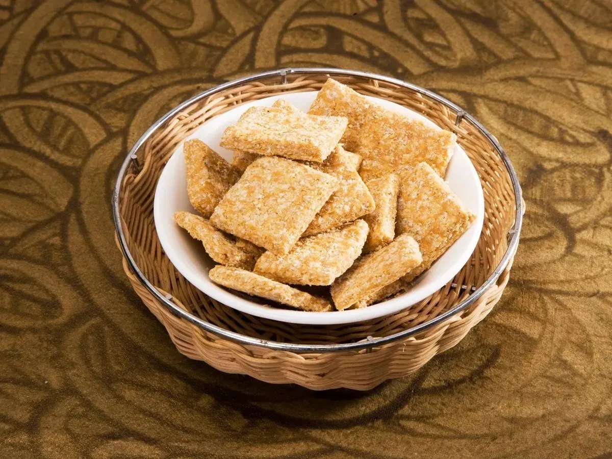 મહિલાઓ માટે ખાસ: ચણા, તલ અને ગોળના ગજકની સરળ રેસીપી 3 gajak.jpg