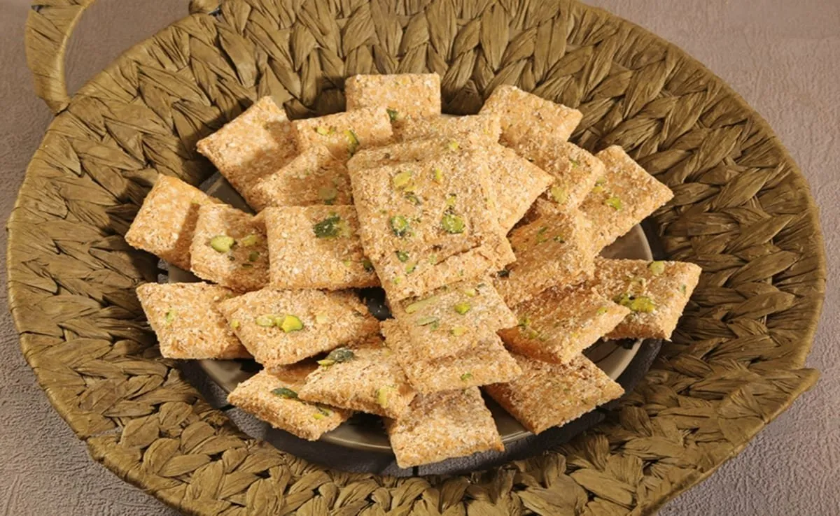 મહિલાઓ માટે ખાસ: ચણા, તલ અને ગોળના ગજકની સરળ રેસીપી 2 gajak1.jpg