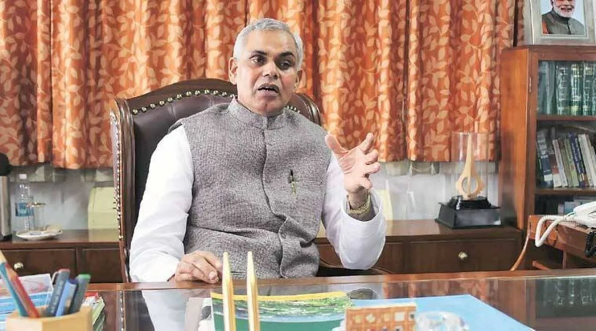 ખેડૂત હિતમાં ગુજરાતના MLAs એકજૂથ: બ્રાન્ડિંગ અને માર્કેટિંગ દ્વારા પ્રાકૃતિક ખેતીને વેગ આપવા રજૂ કર્યા સૂચનો 3 Acharya dev vr.jpg