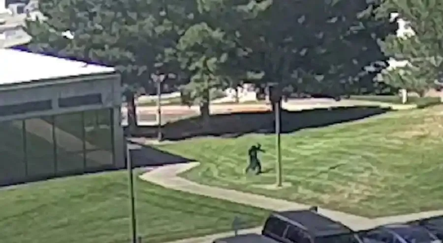 ચાર્લી કિર્કની હત્યાનો નવો વીડિયો સામે આવ્યો,વીડિયોમાં દેખાયેલા હત્યારા પર ઉઠ્યા સવાલો 2 us.jpg