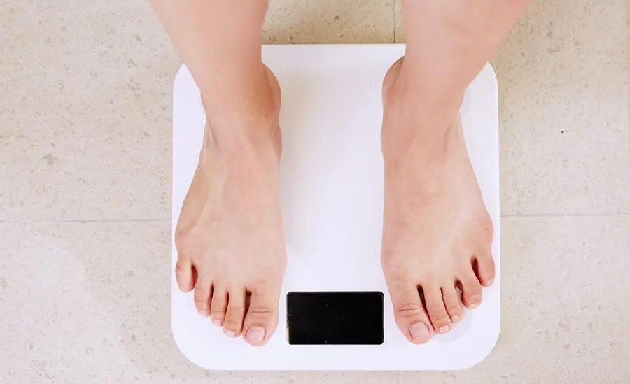 રોજ સવારે ખાલી પેટે લસણની એક કળી ખાવાથી શું થાય છે? આ 5 ફાયદા જાણીને ચોંકી જશો 3 wight.jpg