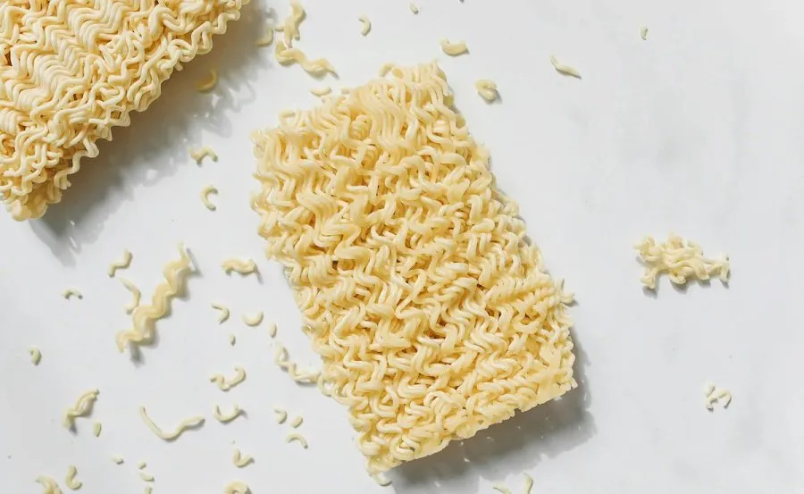 નૂડલ્સના શોખીનો માટે ચેતવણી: કાચા નૂડલ્સ ખાતા પહેલા આ કિસ્સો જરૂર વાંચો, નહીં તો પસ્તાશો 2 raw ramen 1.jpg