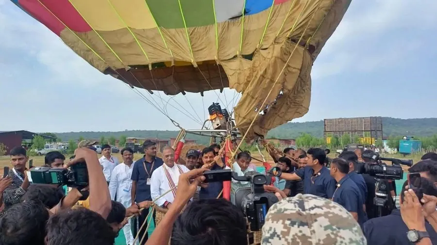 હોટ એર બલૂન એક્ટિવિટી બની ખતરનાક: મુખ્યમંત્રી મોહન યાદવ બાલ-બાલ બચ્યા 3 bllon.jpg