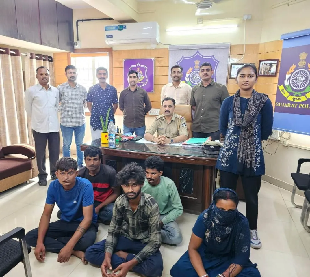 અંજારમાં થયેલ હત્યા પાછળ પ્રેમપ્રકરણ ખુલ્યું..! પ્રેમી સાથે મળી પત્નીએ જ કરાવી હત્યા 2 WhatsApp Image 2025 09 16 at 2.26.52 PM.jpeg