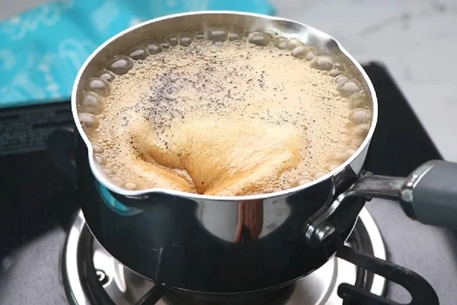 તમારે કેટલી ચાની પત્તીઓ ઉમેરવી જોઈએ? વધુ પડતી ચા ઉમેરવાથી એસિડિટી અને ઊંઘની સમસ્યા થઈ શકે છે! 3 tea.jpg