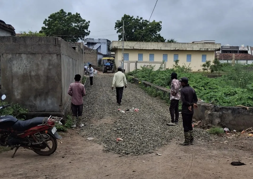 નખત્રાણા તાલુકાના રસલિયામાં ગ્રામપંચાયત દ્વારા બનાવયેલા રસ્તાના કામમાં ભ્રષ્ટાચારનો આક્ષેપ 3 gam.jpeg