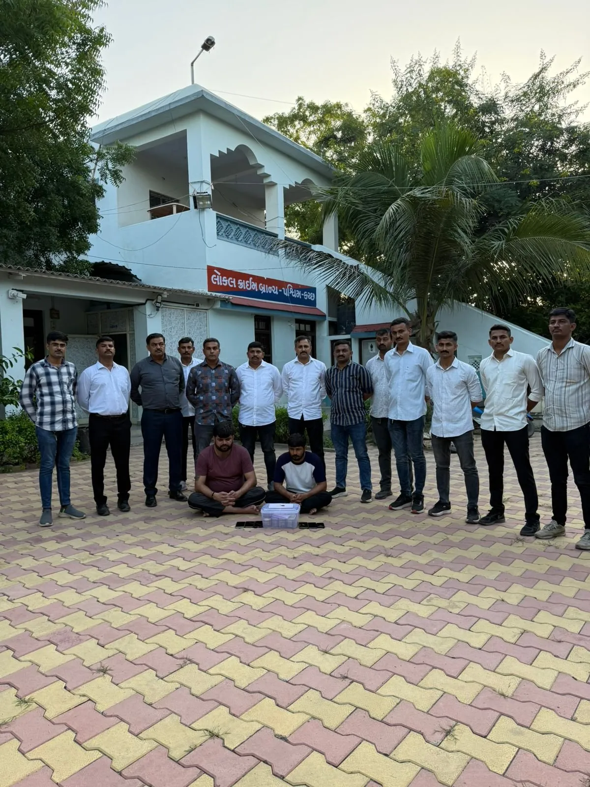 પશ્ચિમ કચ્છમાં કરોડોનો દારૂ ઘુસાડનાર ત્રગડી-ખાનાયના બે બુટલેગર ઝડપાયા 2 WhatsApp Image 2025 09 20 at 8.30.23 AM.jpeg