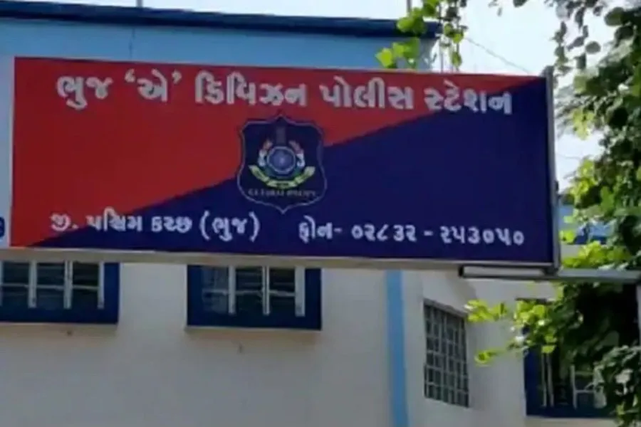 ડેવલોપર્સના ધંધામાં રોકાણ કરીને ડબલ ફાયદો કરવાની લાલચ આપીને ભુજના વેપારી દંપતિ સાથે પિતા-પુત્ર દ્વારા રૂ.50.50 લાખની છેતરપિંડી 2 bhuj A div.jpg