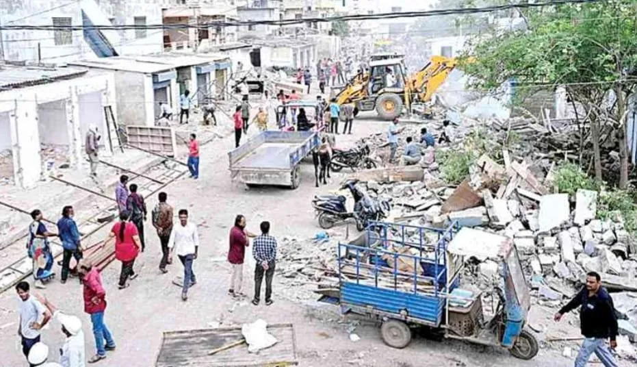 ગાંધીધામ શહેરના 400 ક્વાર્ટર વિસ્તારમાં 50થી વધુ દબાણો ઉપર મહાપાલિકાનું બુલડોઝર ફર્યું 3 WhatsApp Image 2025 09 21 at 10.44.36 AM.jpeg