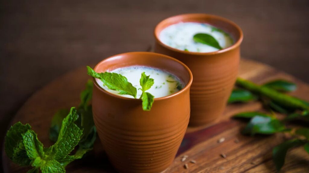 ઉનાળામાં નિયમિત છાશ પીવાથી તમારા શરીરમાં થશે આ 5 આશ્ચર્યજનક ફેરફાર 2 Buttermilk