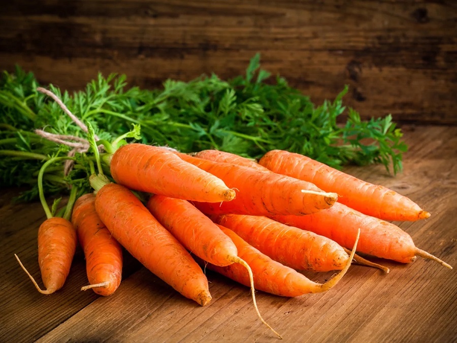 શિયાળામાં BP થયું અનકંટ્રોલ? AIIMSના ડૉક્ટરે જણાવી ૫ એવી વસ્તુઓ, જેને ખાવાથી BP રહેશે કાબૂમાં! 3 carrots12