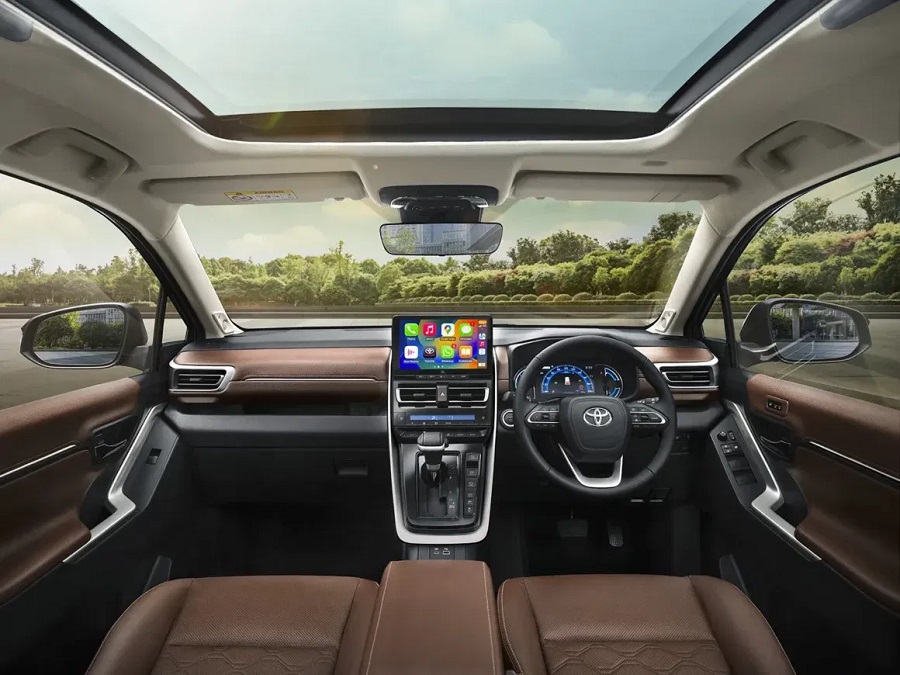 પરિવાર માટે શ્રેષ્ઠ છે Toyota Innova Hycross, GST કાપ પછી કિંમત આટલી થઈ, જાણો હરીફો વિશે 2 toyota innova hycross