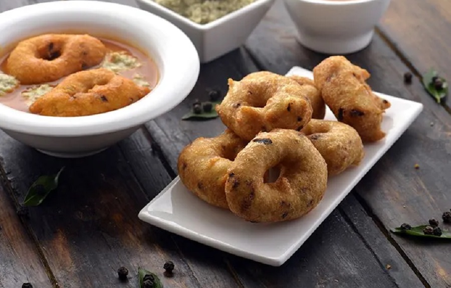 જોઇએ છે એક ક્રિસ્પી અને હેલ્ધી નાસ્તો? તો ગરમા-ગરમ પોહા વડાની આ રેસીપી એકવાર જરૂર ટ્રાય કરો! 3 instan poha mendu vada1