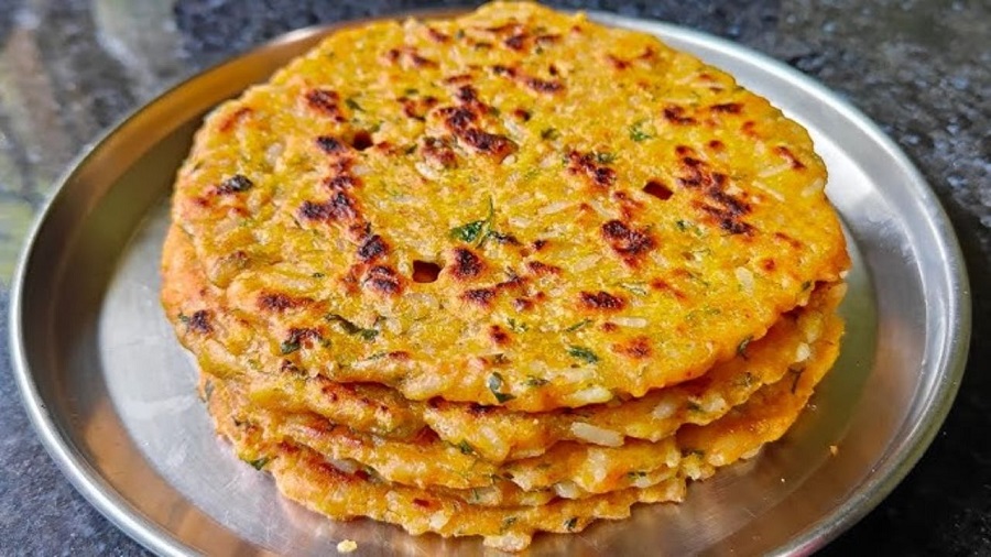 બચેલા ભાત ફેંકશો નહીં! ઘરે બનાવો ગુજરાતી સ્ટાઈલના ટેસ્ટી 'ભાતના થેપલા', નોંધી લો રેસીપી 3 thepla