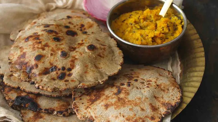 બાજરાની રોટલી તૂટ્યા વિના બનાવવાની ૨ સિક્રેટ ટ્રીક! | ફટાફટ નોંધી લો આ સરળ રેસિપી 2 roti