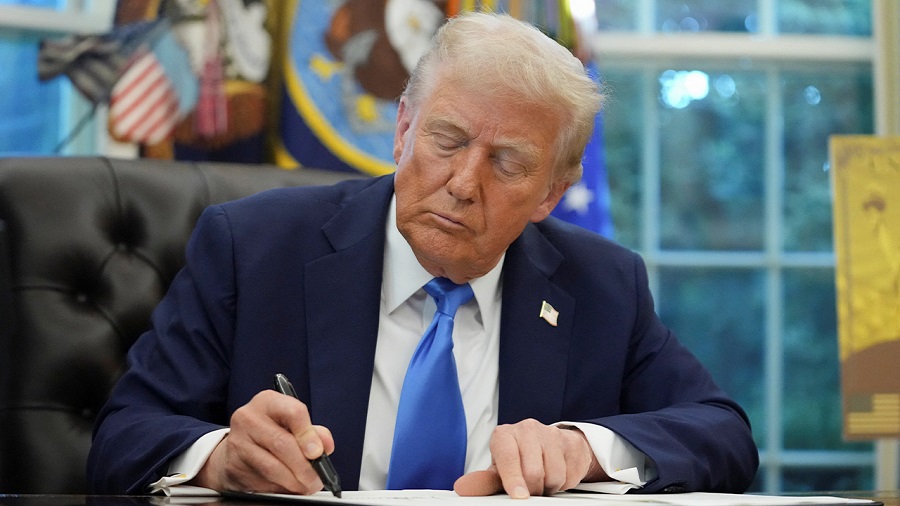 અમેરિકન ડ્રીમ પર બ્રેક: ટ્રમ્પના એક આદેશે હજારો ભારતીય પ્રોફેશનલ્સને જોખમમાં મૂક્યા 2 trump23