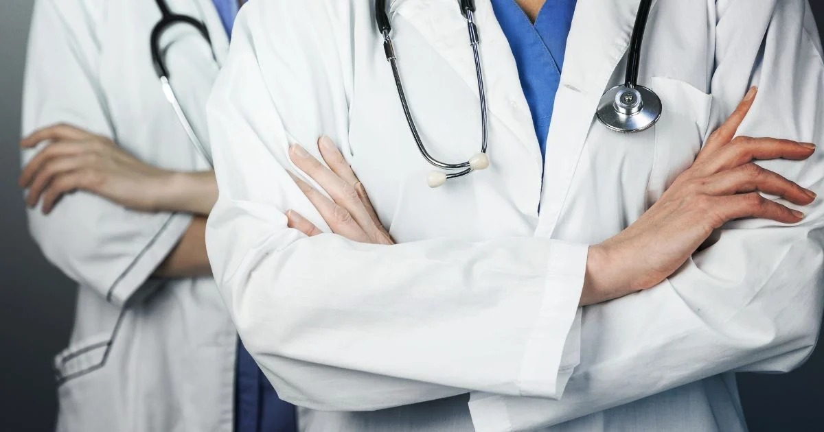 સુલતાનપુર આરોગ્ય વિભાગ પર સવાલ: ડોક્ટર અને મહિલા આરોગ્ય કાર્યકર વચ્ચે વાંધાજનક વાતચીતનો ઓડિયો વાયરલ, તપાસ શરૂ 3 WhatsApp Image 2025 10 31 at 6.25.44 PM