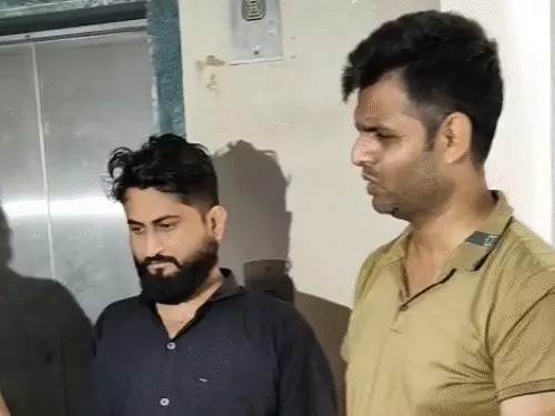 સુરતમાં કાકા-જમાઈના શર્મસાર સંબંધો: રૂ. 10 કરોડની ધમકી, છરી અને બ્લેકમેલિંગનો કિસ્સો 2 WhatsApp Image 2025 11 05 at 3.04.16 PM