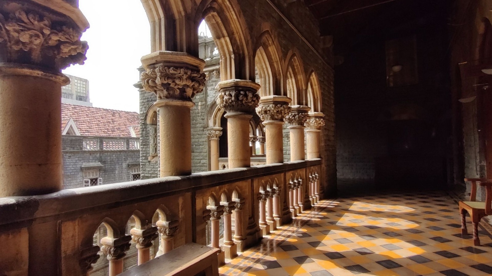 બોમ્બે હાઈકોર્ટમાં બમ્પર પગારની નોકરીઓ: સ્ટેનોગ્રાફરને ₹56,100 થી ₹1,77,500 સુધીનો પગાર મળશે, પસંદગી પ્રક્રિયા જાણો 2 WhatsApp Image 2025 11 06 at 10.41.49 AM