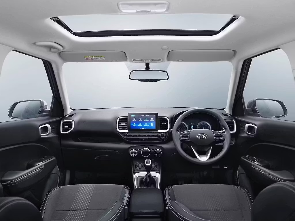 Hyundai Venueમાં ડ્યુઅલ-ઝોન AC અને HUDનો અભાવ! 2 WhatsApp Image 2025 11 07 at 9.00.08 AM