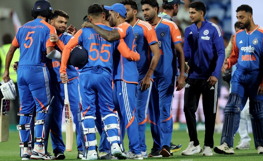 IND vs AUS મેચ રોકાઈ, ખેલાડીઓ મેદાનમાંથી ભાગ્યા, ચાહકો પણ છુપાઈ ગયા, આવું કેમ થયું? 3 team india