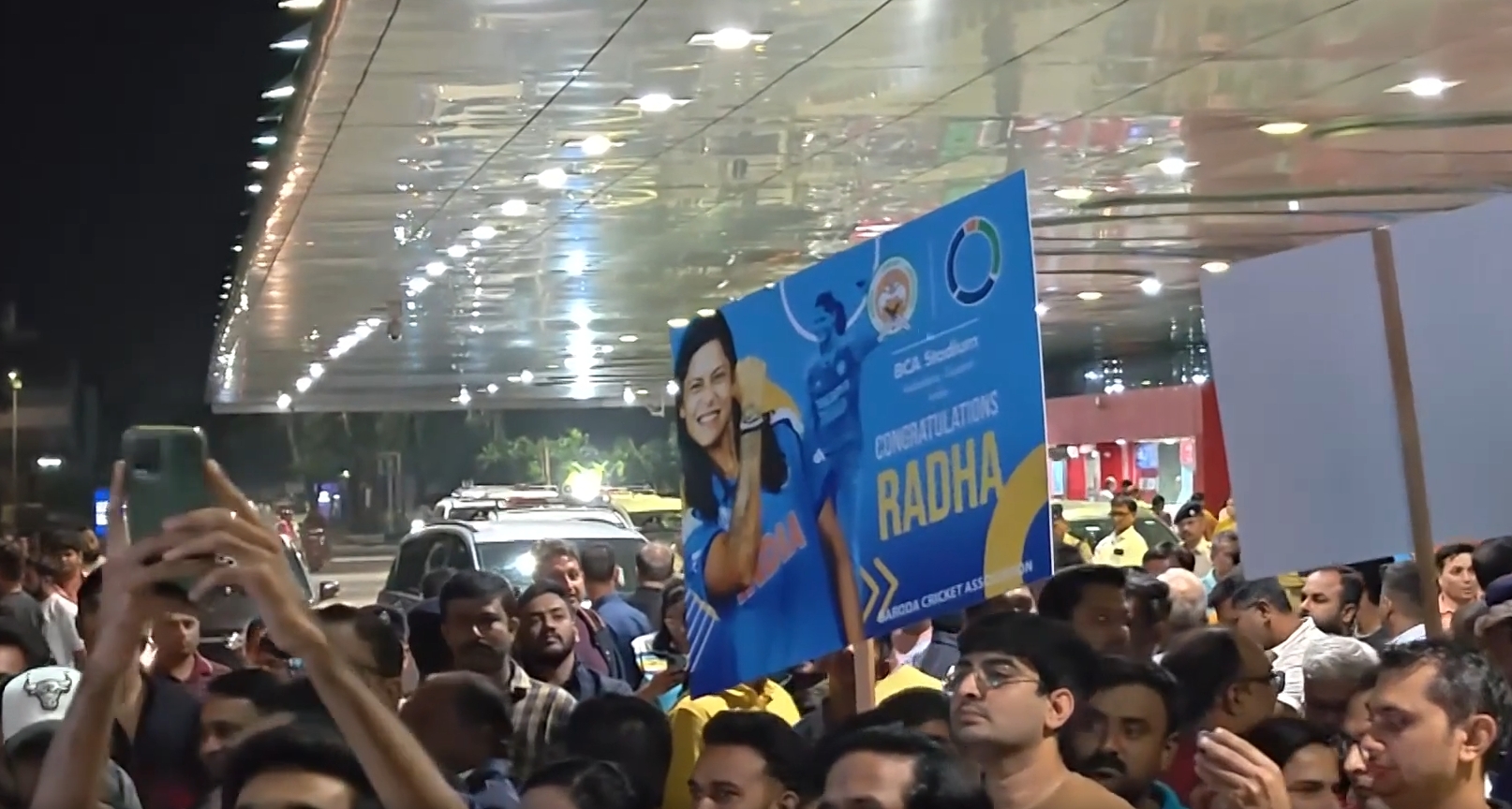 Radha Yadav World Cup Victory: રાધા યાદવના વર્લ્ડ કપ વિજય પછી વડોદરામાં મેગા રોડ શો, ચાહકોના ઉમળકા વચ્ચે દીકરીનું સન્માન 3 Radha Yadav World Cup Victory 2