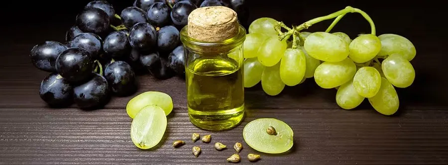 દ્રાક્ષના બીજમાં છુપાયેલું છે 150 વર્ષ જીવવાનું રહસ્ય! ચીનના વૈજ્ઞાનિકો તૈયાર કરી રહ્યા છે કેપ્સૂલ 2 grapes.jpg