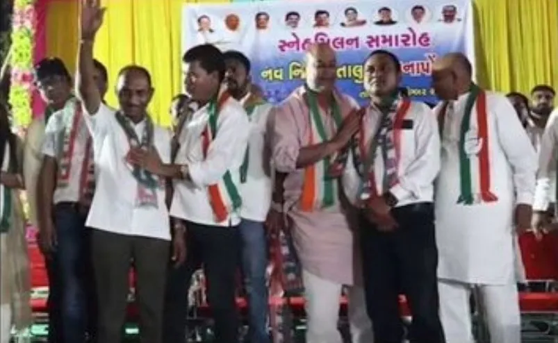 Farmer Relief Package: રાજ્ય સરકારે 10 હજાર કરોડનું રાહત પેકેજ જાહેર કર્યું, કોંગ્રેસે કહ્યું – “ખેડૂતોને માત્ર પડીકું અપાયું” 2 Farmer Relief Package 1.jpeg