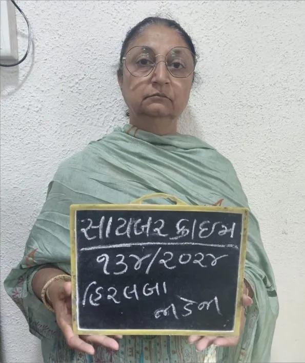 Hiralba Jadeja Cyber Fraud: ગેંગસ્ટર ભૂરા મુંજાની પત્ની હીરલબા જાડેજા ફરી ધરપકડમાં, 139 કરોડના સાયબર ફ્રોડનો ખુલાસો 3 Hiralba Jadeja Cyber Fraud 2.png