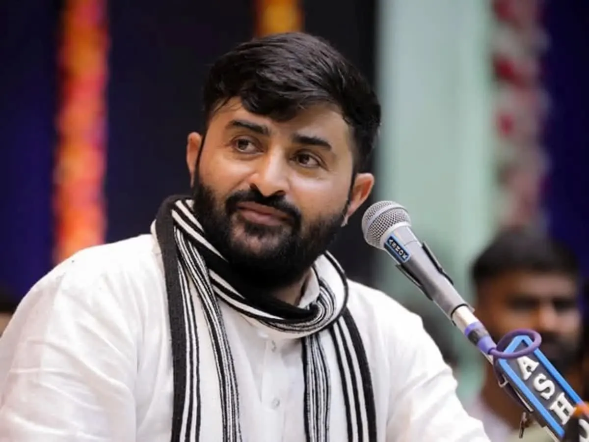 Devayat Khavad Legal Trouble : લોકસાહિત્યકાર દેવાયત ખવડને કોર્ટનો કડક આદેશ, 30 દિવસમાં સરેન્ડર કરવાની ફરજ 2 Devayat Khavad Legal Trouble 2.png