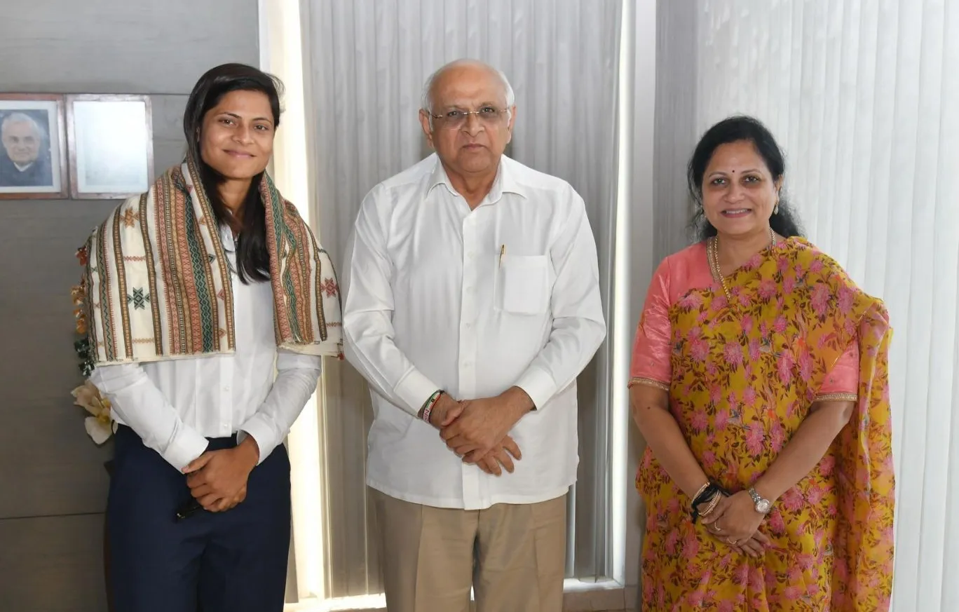 CM Honours Radha Yadav 2.png