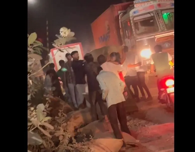Surendranagar truck accident 1.png