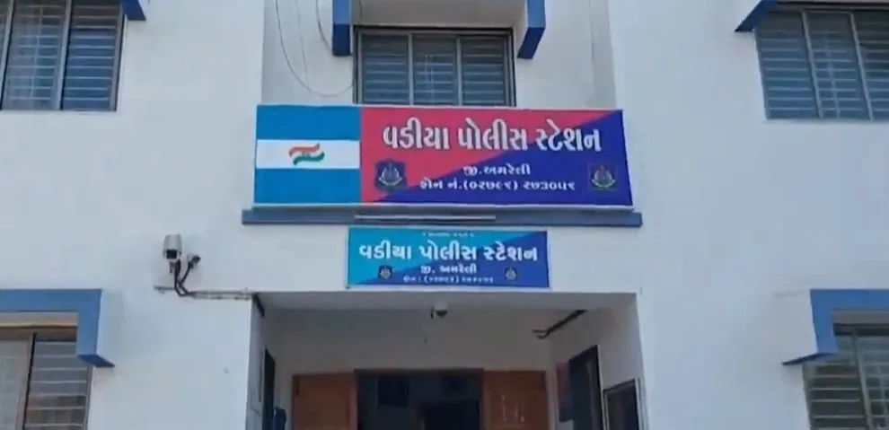 Amreli village brutal axe attack: વડિયા તાલુકાના અરજણસુખ ગામમાં કુહાડીથી ક્રૂર હુમલો: વૃદ્ધના બંને પગ કાપી નાખતા મોત, સાળા સહિત ચાર શખ્સો સામે ગુનો 3 Amreli village brutal axe attack 2.jpeg