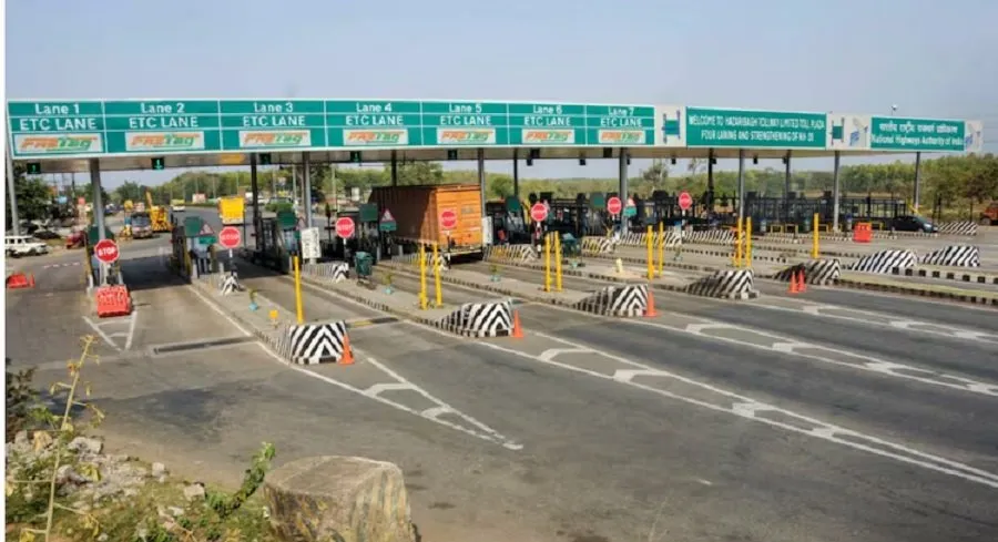 15 નવેમ્બરથી ખિસ્સા થશે ખાલી! FASTag વગરના વાહનોએ હવે ટોલ પ્લાઝા પર ચૂકવવો પડશે બમણો ચાર્જ. 3 toll plaza1.jpg