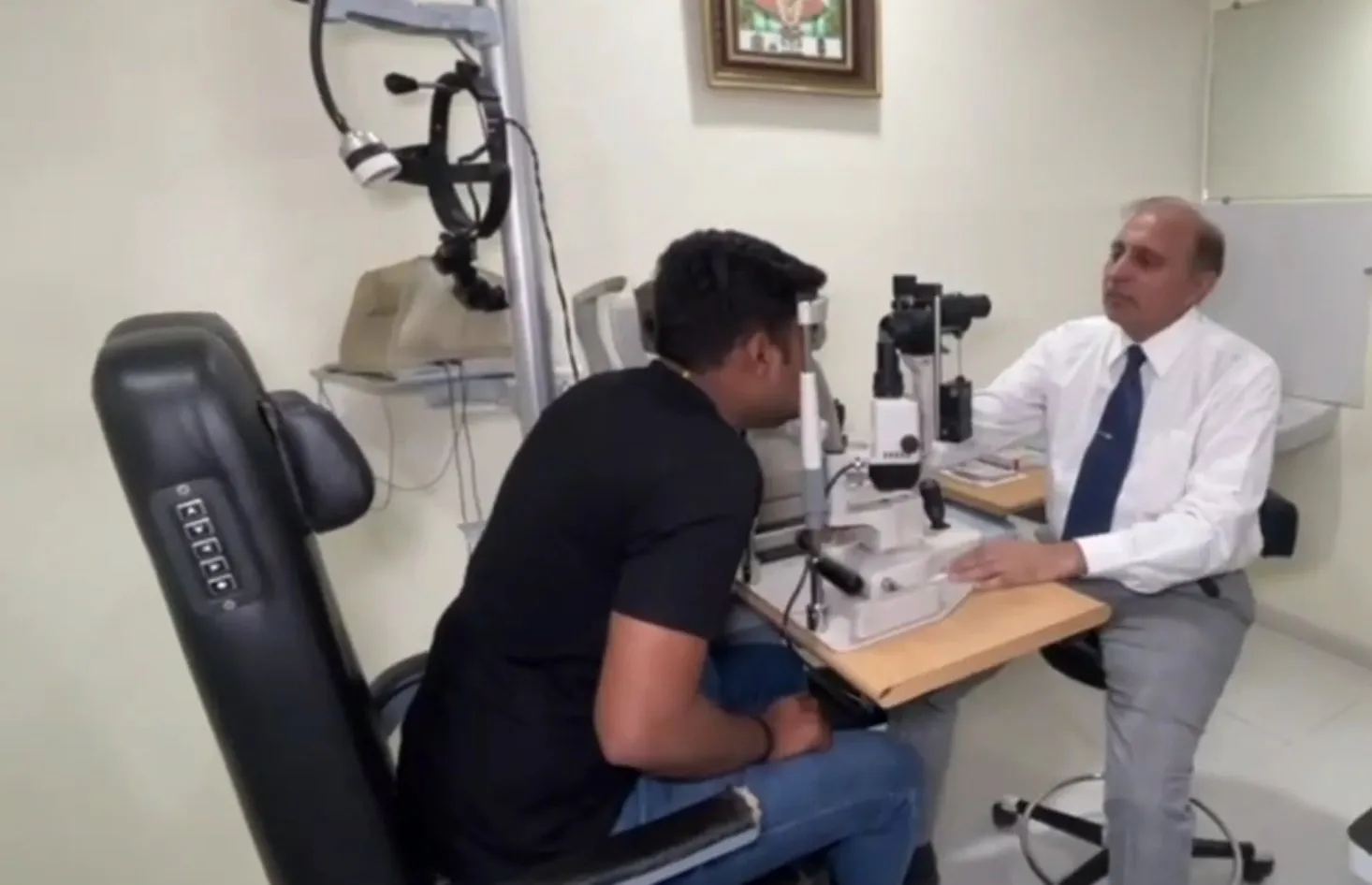 Rajkot eye surgeon Dr. Atul Badiyani 2.jpeg