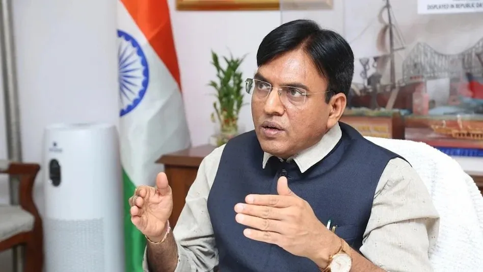 ગુજરાત પ્રવાસે આવેલા મંત્રી માંડવિયાએ રાજકોટ–જેતપુર હાઈવેની પ્રગતિની સમીક્ષા કરી, સમયમર્યાદામાં કામ પૂરું કરવાની સૂચના 3 National Highway Progress Review 2.png