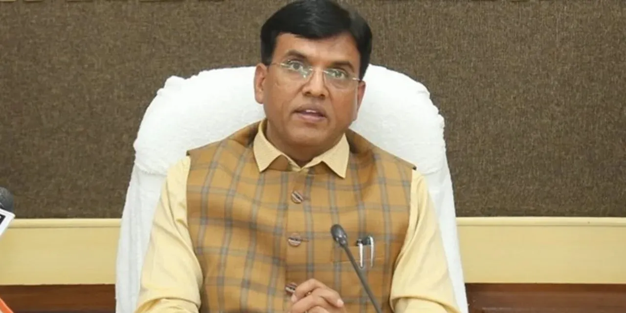 ગુજરાત પ્રવાસે આવેલા મંત્રી માંડવિયાએ રાજકોટ–જેતપુર હાઈવેની પ્રગતિની સમીક્ષા કરી, સમયમર્યાદામાં કામ પૂરું કરવાની સૂચના 2 National Highway Progress Review 1.png