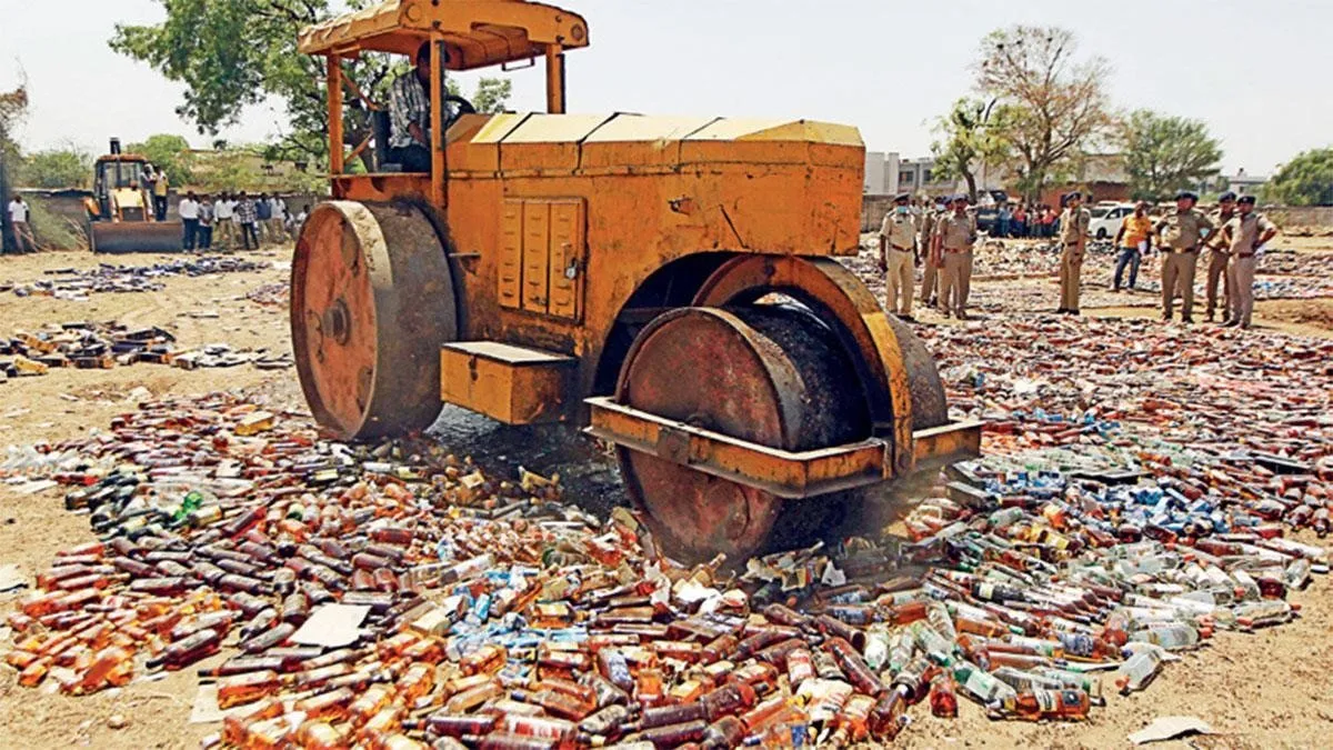 કચ્છ જિલ્લામાં ખૂલ્લેઆમ દારુ વેચતા બૂટલેગરોનું આ રહ્યું લિસ્ટ, ગાંધીનગર સુધી કરાઈ ફરિયાદ, પાસા કરવા સાથે બૂલડોઝર ફેરવવા માંગ 2 WhatsApp Image 2025 11 14 at 10.10.23 PM.jpeg