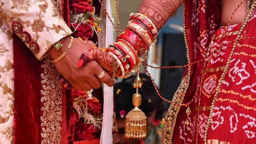 લગ્નના કાર્ડમાં આ 2 વાસ્તુ ભૂલો ભૂલથી પણ ન કરશો 2 Wedding Card