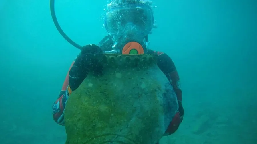 ભૂકંપના કારણે આખેઆખું શહેર પાણીમાં ગરકાવ, દુનિયાના 8મા સૌથી ઊંડા તળાવમાં મળ્યા અવશેષો 2 sea 1.jpg