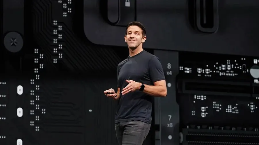 કોણ છે જ્હોન ટર્નસ? ટિમ કૂક પછી બની શકે છે Appleના નવા CEO! કેટલો છે પગાર અને નેટવર્થ? 3 john turnus.jpg