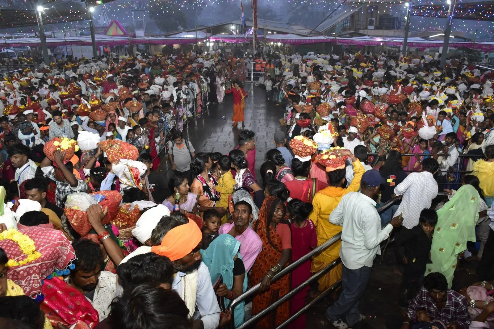 સાતપુડાની હરિયાળી વચ્ચે દેવમોગરા ધામ: આદિજાતિ આસ્થા, ઇતિહાસ અને કુદરતી સૌંદર્યનું અનોખું પવિત્ર કેન્દ્ર 3 Devmogra Mata Temple 2.png