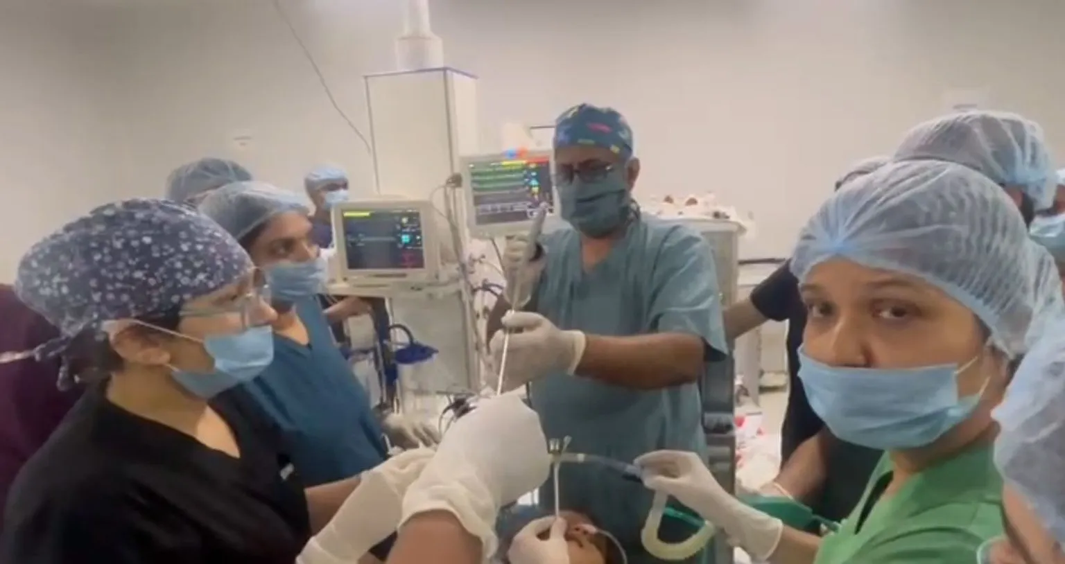 અમદાવાદની સિવિલ હોસ્પિટલમાં બાળકોની સુરક્ષા અંગે ચિંતા વધારી દેતાં ચોંકાવનારા કેસ સામે આવ્યા 2 Child Airway Foreign Body Cases 2.png