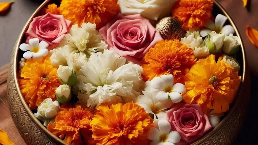 પૂજાના સુકા ફૂલને ફેંકવાના બદલે કરી લો આ ઉપાય, ઘરમાં આવશે સુખ-સમૃદ્ધિ 3 flowers