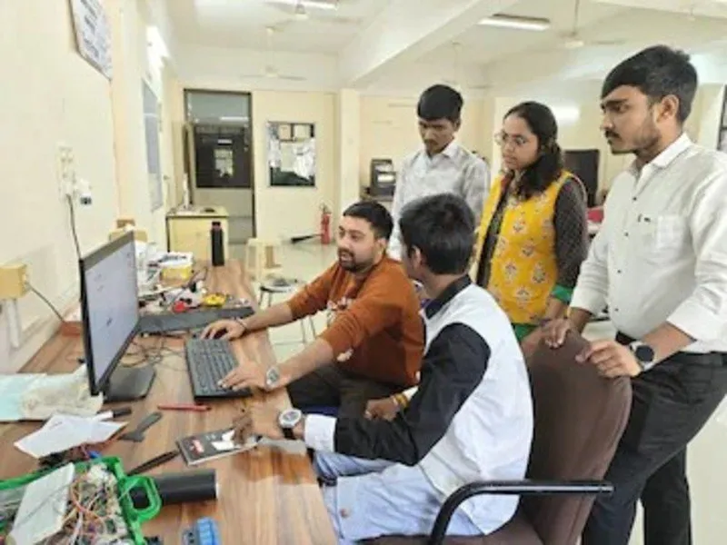 ઓટોમેશન અને રોબોટિક્સ વિદ્યાર્થીઓની અનોખી શોધ: સ્માર્ટ AI એટેન્ડન્સ એપ તૈયાર 2 AI Attendance System 2.jpg