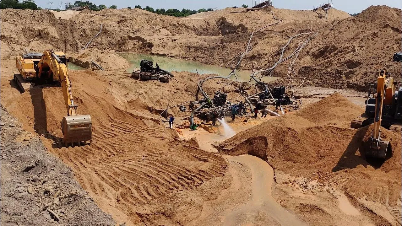 મુળી તાલુકામાં ગેરકાયદેસર ખનનનો ભંડાફોડ: 3.20 કરોડનો મુદ્દામાલ જપ્ત 2 Illegal Mining Crackdown 3.png