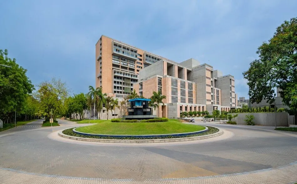 અમદાવાદની પ્રતિષ્ઠિત નિરમા યુનિવર્સિટી નાણાકીય કૌભાંડમાં સપડાઈ 3 Nirma University Financial Scam 1.png