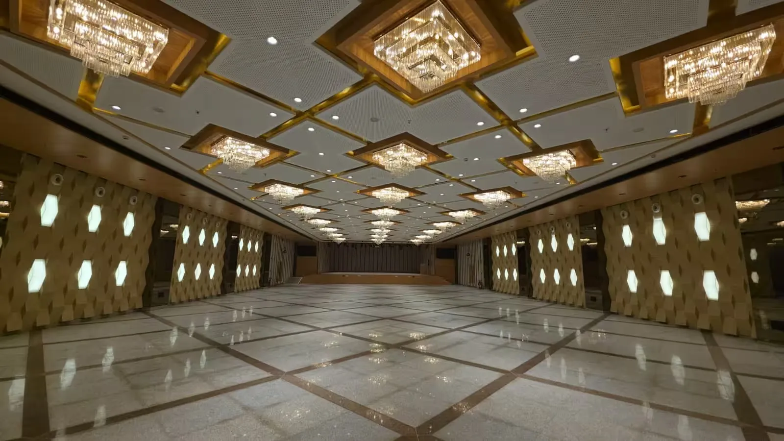 નવસારીને મળ્યું અદ્યતન ટાઉન હોલ, શહેરની સંસ્કૃતિને મળશે નવી ઓળખ 2 navsari grand town hall inauguration.png