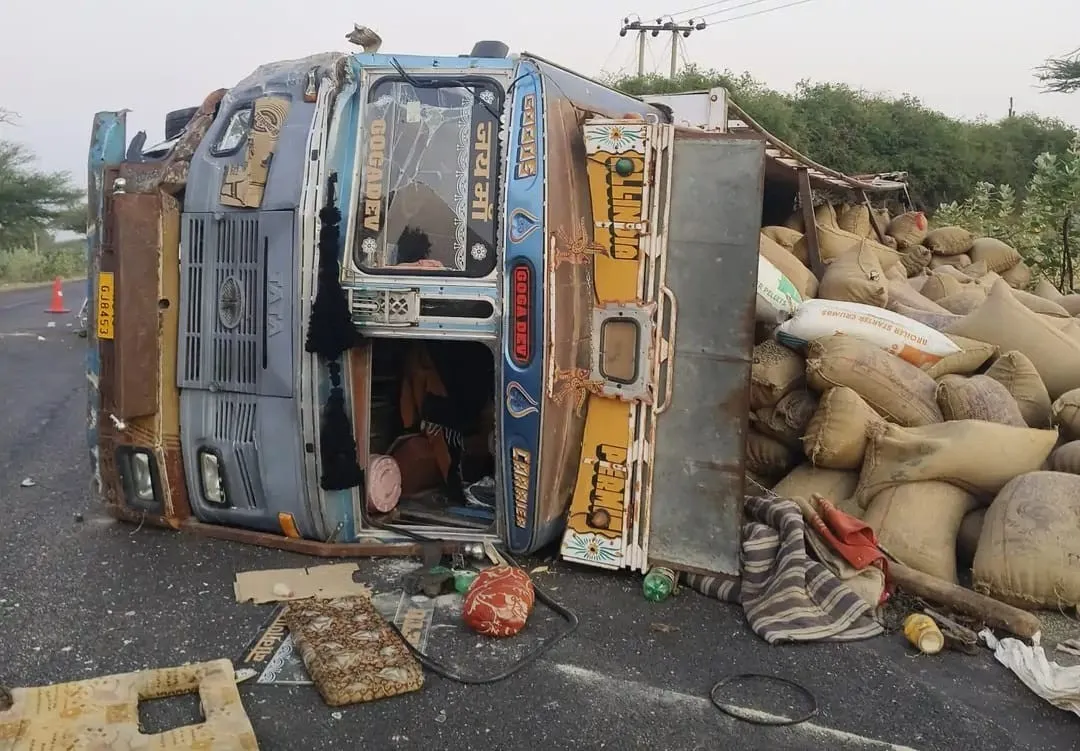 જોધપુર નજીક ગંભીર અકસ્માતમાં ગુજરાતના 6 યાત્રાળુઓનો કરુણ મોત 2 Jodhpur Road Accident 1.png