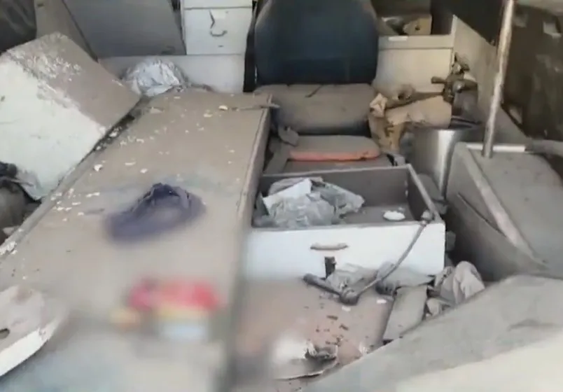 રાજકોટ સિવિલ હોસ્પિટલની પાર્ક કરેલી એમ્બ્યુલન્સમાંથી દારૂની ખાલી બાટલીઓ મળતા હોસ્પિટલ વહીવટ પર ફરી ઊભા થયા સવાલો 3 rajkot civil ambulance misuse 2.jpeg